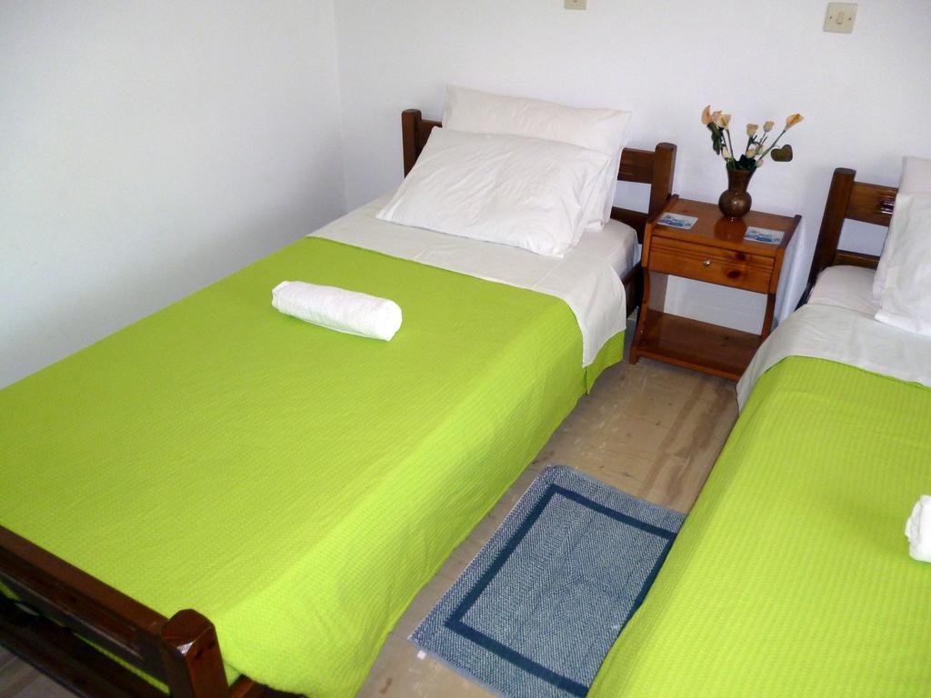 Villa Helen Arillas  Rum bild